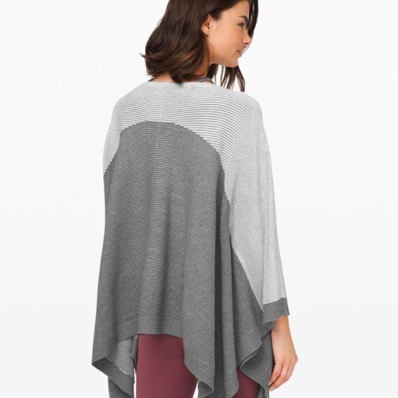 Lululemon It All Lines Up Poncho - Picture 2 of 7